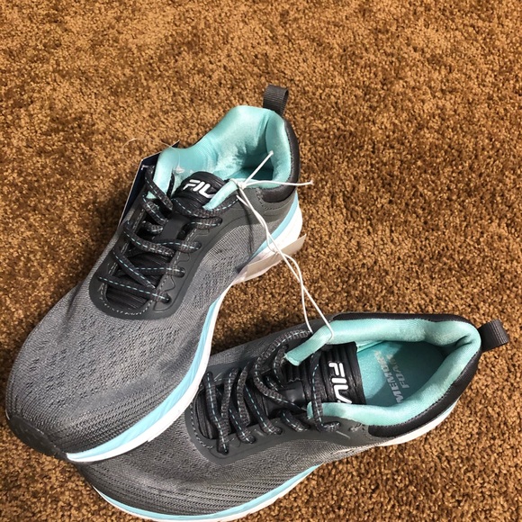 Fila tennis shoes - Picture 2 of 4